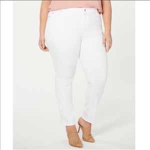 Two by Vince Camuto Jeans NWT